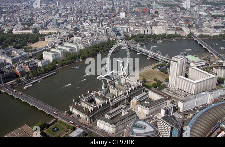 Image aérienne de la roue London Eye lastminute.com sur la rive sud de la Tamise , Londres SE1 Banque D'Images