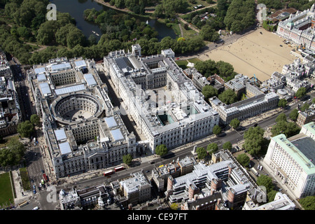 Vue aérienne de Whitehall à Londres, montrant Downing Street, FCO, Cabinet Office et Horse Guards Parade Banque D'Images