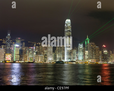 dh Symphony Lights PORT DE HONG KONG PORT DE Hong KONG Symphonie des lumières laser Show front de mer gratte-ciel lumière nuit Banque D'Images