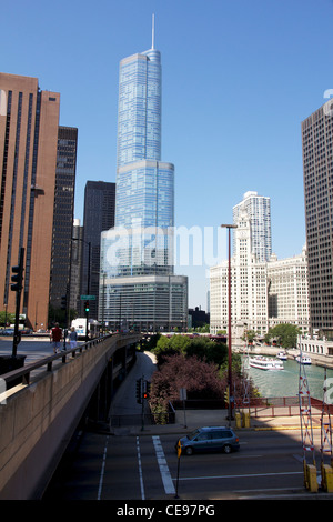 Trump Tower Chicago de la Columbus Boulevard Pont à Wacker Drive. Banque D'Images