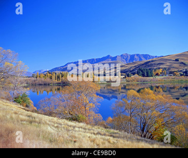 Lake Hayes en automne, Wakatipu Bassin, Région de l'Otago, Nouvelle-Zélande Banque D'Images