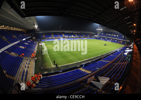 Vue à l'intérieur de Portman Road Stadium de nuit sous les projecteurs, accueil d'Ipswich Town Football Club Banque D'Images