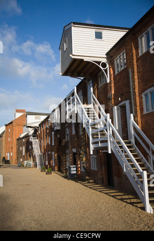 Ancienne malterie industrielle convertie en quartier résidentiel et commerces, Snape Maltings, Suffolk, Angleterre Banque D'Images