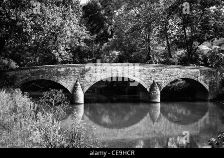 Burnside's Bridge, qui enjambe l'Antietam Creek dans la région de champ de bataille National d'Antietam près de Sharpsburg, MD. Banque D'Images