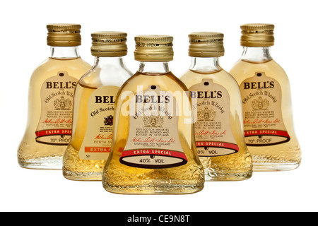 Groupe de Bell's Extra Special 'Vieux Scotch Whisky' miniatures Banque D'Images