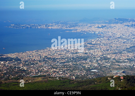 Vue aérienne de la ville de Naples depuis le Mont Vésuve Banque D'Images
