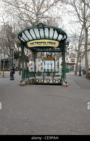 Entrée de la station de métro vieux anm à Paris Banque D'Images