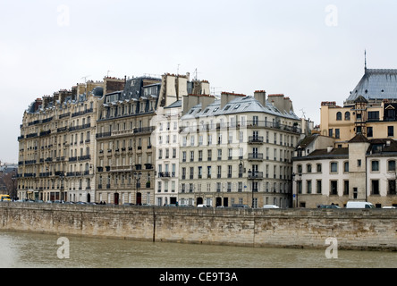 Les immeubles à côté de la Seine, Paris, France Banque D'Images