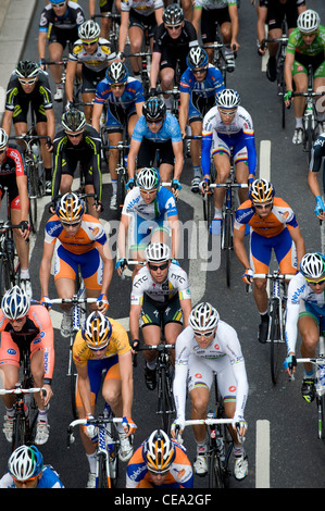 Vue sur le Peloton d'en haut pendant la course sur route de l'étape 8 du Tour de Grande-Bretagne 2011 Banque D'Images