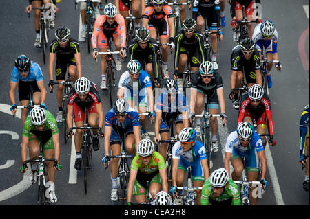 Vue sur le Peloton d'en haut pendant la course sur route de l'étape 8 du Tour de Grande-Bretagne 2011 Banque D'Images