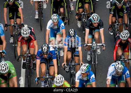 Vue sur le Peloton d'en haut pendant la course sur route de l'étape 8 du Tour de Grande-Bretagne 2011 Banque D'Images