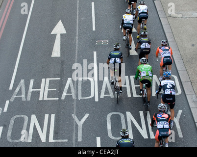 Vue sur le Peloton d'en haut pendant la course sur route de l'étape 8 du Tour de Grande-Bretagne 2011 Banque D'Images