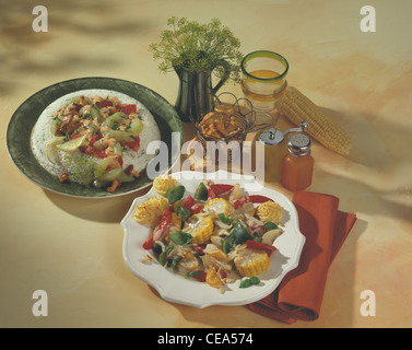 Tableau : Stew ragoût de concombre avec du riz / poivron épicé - maïs - légumes Banque D'Images