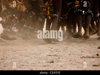 Hamer People Celebrating Jumping Bull cérémonie par des danses rituelles et de la musique traditionnelle de la vallée de l'Omo en Ethiopie Banque D'Images