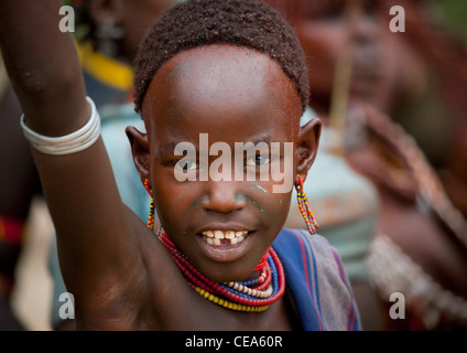 Hamer People Celebrating Jumping Bull cérémonie par des danses rituelles et de la musique traditionnelle de la vallée de l'Omo en Ethiopie Banque D'Images