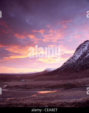 La maison Lagangarbh Buachaille Etive Mor, ci-dessous, Lochaber Highland, Scotland, UK. Banque D'Images