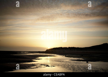 La temporisation sur une plage de Barmouth Banque D'Images