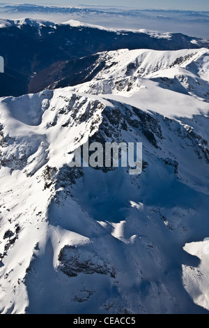 Scène d'hiver, montagne de Rila, vue aérienne de la crête de montagne, sommet de Malyovitza Banque D'Images