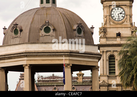 Bendigo RSL Memorial Hall & Military Museum et hôtel de ville. Banque D'Images