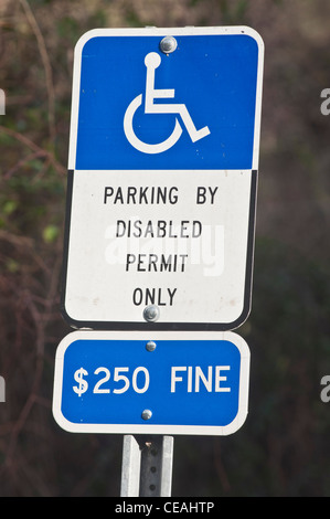 Mobilité parking sign avec permis seulement. Forte amende de 250 dollars pour les contrevenants Banque D'Images