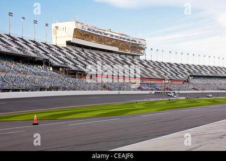 Tribunes principales à l'avant partie de la Daytona International Speedway Banque D'Images