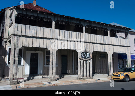 En s'appuyant sur la 2e Rue, Cedar Key center, Florida, United States, USA Banque D'Images