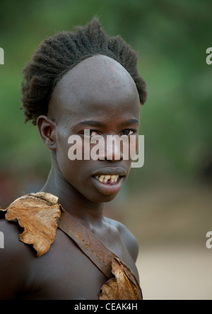 Portrait de Cavalier Bull Hamer Garçon avec un crinière comme Hairstyle Portrait Vallée de l'Omo en Ethiopie Banque D'Images