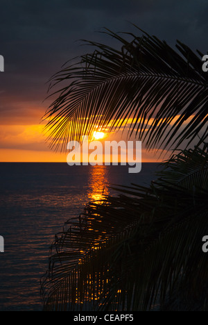 Coucher du soleil sur la Playa Ancon, Cuba Banque D'Images