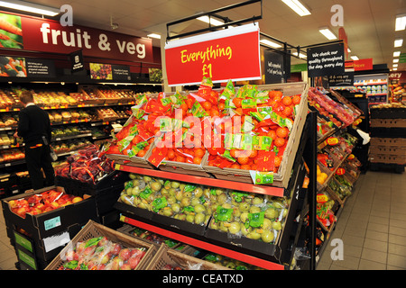 Pour la vente de fruits et légumes dans un supermarché Banque D'Images