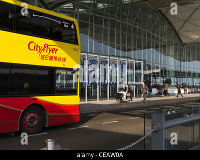 Dh de l'aéroport de Hong Kong Chek Lap Kok de HONG KONG Hong Kong International Airport Terminal 1 entrée bus départs Banque D'Images