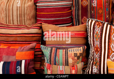 Coussins turcs à l'Arasta Bazaar, Sultanahmet, Istanbul, Turquie Banque D'Images