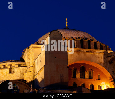 Sainte-sophie (Aya Sofya) basilique courts en début de soirée, Sultanahmet, Istanbul, Turquie Banque D'Images