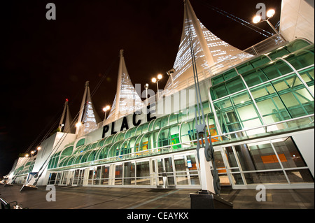 Canada Place de nuit, de l'Est convention centre, à Vancouver, Colombie-Britannique, Canada 2011 Banque D'Images