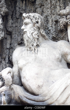 Façade et fontaine à l'angle de l'église Holy Trinity commandé par l'ordre de moines Trinitaires espagnols Banque D'Images
