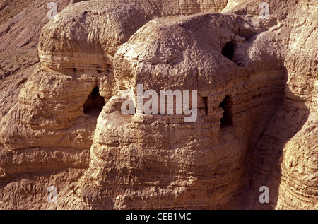 Le site de Qumran cave numéro 4q trouvés autour du site archéologique de Qumran.sur la rive de la Mer Morte dans le désert de Judée ou de Judée Israël Banque D'Images