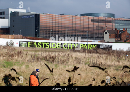 Wasteland prêt pour le développement dans l'Eastside Park project, Birmingham, UK. Dans l'arrière-plan est le Millennium Point complexe. Banque D'Images