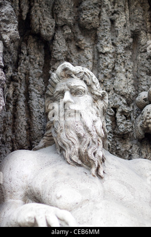 Façade et fontaine à l'angle de l'église Holy Trinity commandé par l'ordre de moines Trinitaires espagnols Banque D'Images