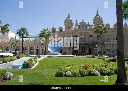 L'Anish Kapoor Sky rétroviseurs en place du casino de Monte Carlo à Monaco. Banque D'Images