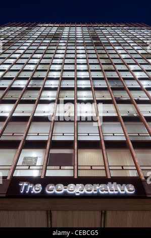 Cei Co-operative Insurance Tower situé sur Miller Street, Manchester, prises de nuit. Banque D'Images