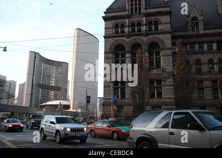 Contrastes entre l'ancienne et la nouvelle ville de Toronto Banque D'Images