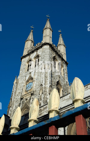 Tour de l'église de Saint sépulcre sans newgate, également connu sous le nom de l'église du Saint-Sépulcre, Londres, Angleterre Banque D'Images