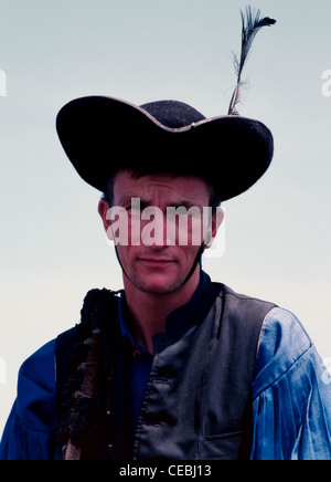 Un portrait d'un cheval monté Csiko-bouvier en tenue traditionnelle dans la Grande Plaine hongroise appelé la puszta de Parc National d'Hortobagy près de Debrecen Hongrie orientale Banque D'Images