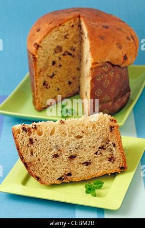 Panettone au chocolat . Recette disponible. Banque D'Images