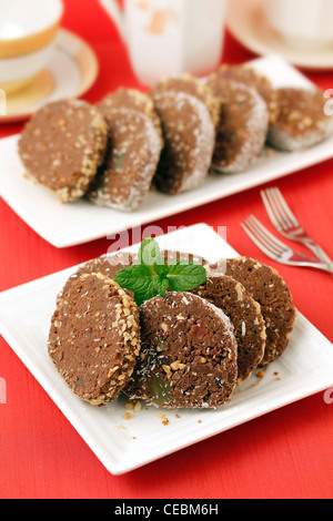 Les cookies au chocolat avec des fruits. Recette disponible. Banque D'Images