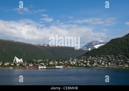 Norvège, Tromso. "Porte d'entrée de l'Arctique' situé au-dessus du cercle arctique. célèbre de la cathédrale arctique. Banque D'Images