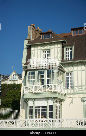 Maison anglo-normande le long du boulevard Albert Premier dans la ville balnéaire et port du Havre, Normandie, France Banque D'Images