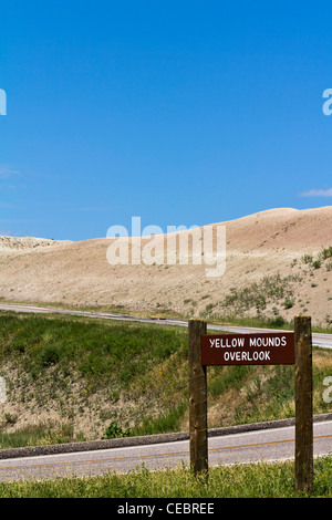 American Badlands National Park Dakota du Sud SD Yellow Mounds Mound Overlook paysage format vertical aux États-Unis US haute résolution Banque D'Images