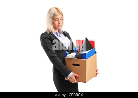 Tiré d'une businesswoman in a suit la réalisation d'une boîte d'effets personnels isolé sur fond blanc Banque D'Images