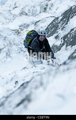 Hiver Randonnées sur les échelles noir le Snowdonia Banque D'Images