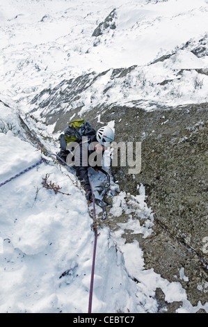 Hiver Randonnées sur les échelles noir le Snowdonia Banque D'Images